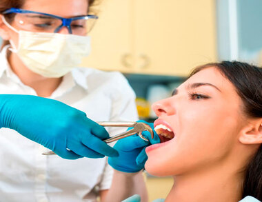 Стоматолог хірург у Києві