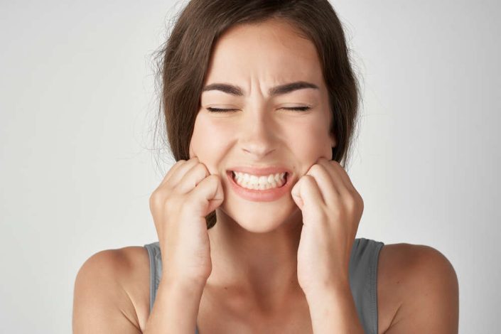 Нестерпний зубний біль: Як пережити до ранку?